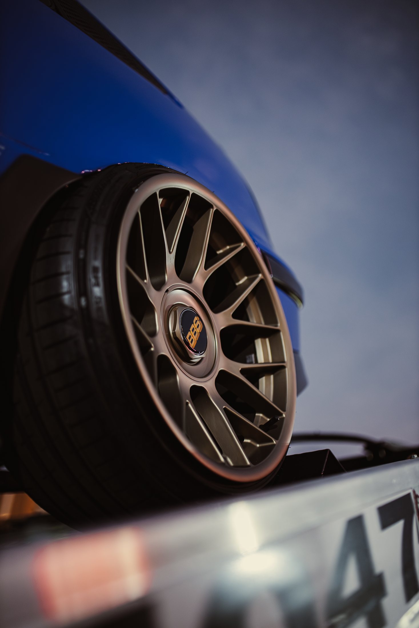 Detalhe de roda e projeto automotivo